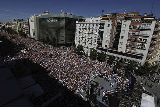 Тысячи людей вышли на протест в Мадриде, требуя отставки премьера Испании