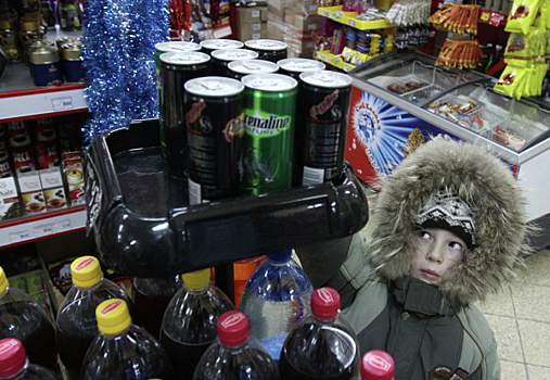 «Миллиард литров»: В России призвали запретить продажу энергетиков несовершеннолетним