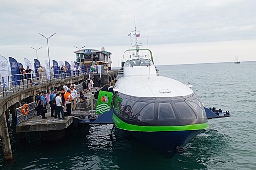 В Сухуме встретили первое за 30 лет судно на подводных крыльях из Сочи