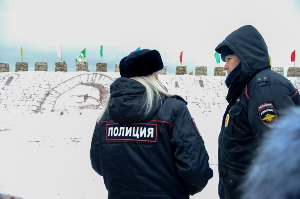 Пьяный хозяин пригрозил гостю убийством кирпичом в селе под Рязанью