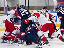 ХК "Лада" уступил "Локомотиву"