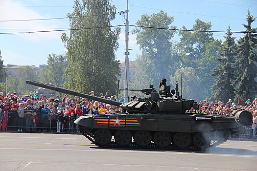 День города Петрозаводска отметили военным парадом