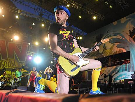 «Эпатажные выходки на сцене кажутся ему более предпочтительными». Шнурова обвинили в отказе от помощи бойцам СВО