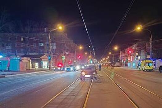 В Самаре госпитализирована пенсионерка, попавшая под колеса легковушки