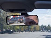 Почему из выхлопной трубы идёт белый дым?