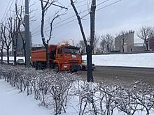 В Приморье водители снегоуборочной техники устроили дрифт на дороге