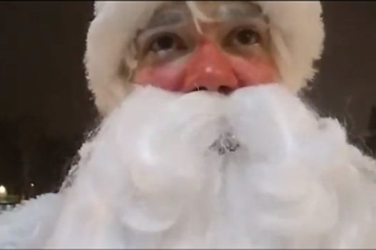 Охранники ЦПКиО в Екатеринбурге выгнали Деда Мороза за фото с детьми
