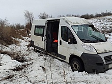 Под Волгоградом в ДТП с микроавтобусом один человек погиб, шестеро пострадали