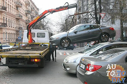 Киевские патрульные теперь могут смело эвакуировать автомобили, припаркованные с нарушением ПДД