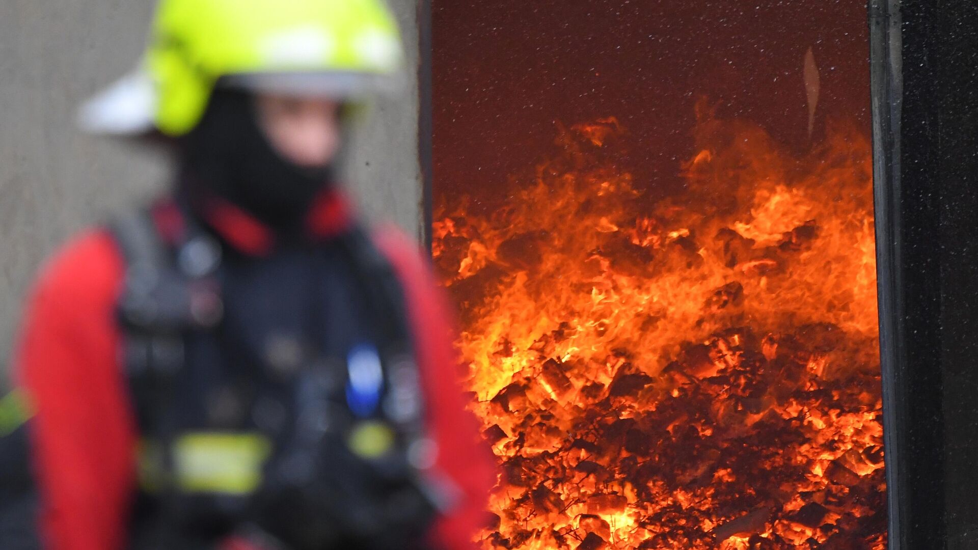 В Удмуртии произошел пожар на несанкционированной свалке