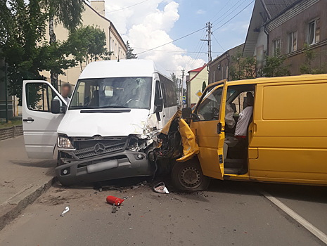 В Полесске столкнулись маршрутка и микроавтобус
