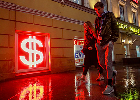 Курс доллара рухнул до 62 рублей