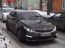 Инспекторы ГИБДД заставили челябинца снять госномер с надписью «ВОР»