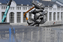 Скульптуру в виде комка глины в центре Москвы отказались охранять от вандалов