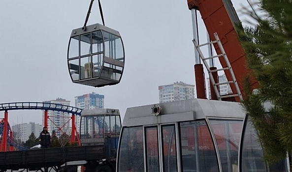 Из ЦПКиО Волгограда увезли последние 7 кабинок 50-метрового колеса обозрения