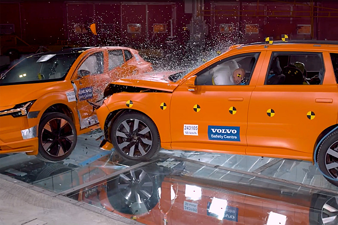 Volvo столкнула в краш-тесте самый маленький и самый большой электрокары