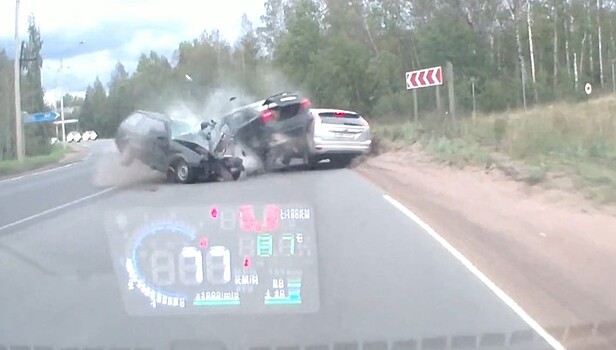 Водитель "автомобиля-невидимки" устроил смертельную аварию в Сосновом Бору
