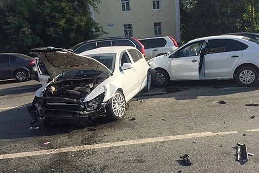 ДТП собрало пробку на Кольцовском тракте в Екатеринбурге