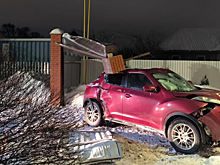 В Смышляевке мужчина въехал на машине в дом соседа