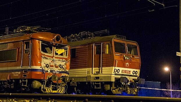 Локомотив врезался в пассажирский поезд в Словакии