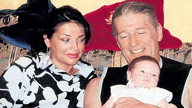 Вдова Александра Абдулова завела отношения с бизнесменом, который намного старше