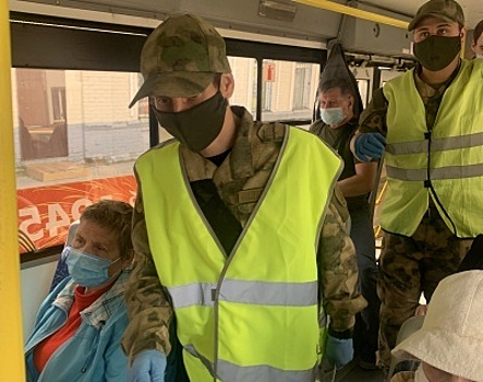 В Самарском общественном транспорте продолжают проверять соблюдение масочного режима