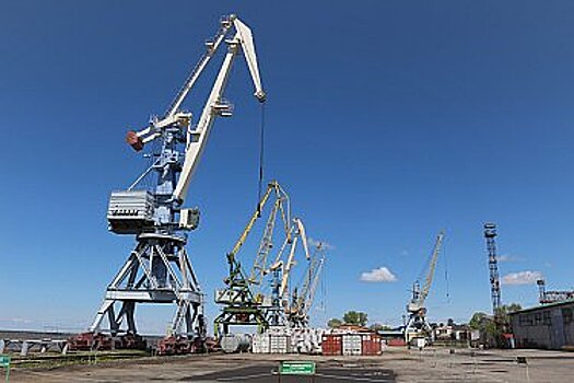 В Хабаровске закрылся грузовой речной пункт пропуска