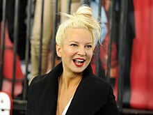 Певица Sia решила развестись с мужем Дэном Бернардом после двух лет брака