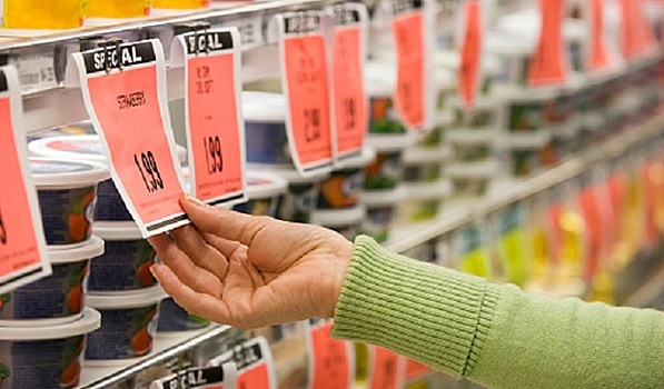 Эксперт заявил, что нужно принуждать магазины снижать цены