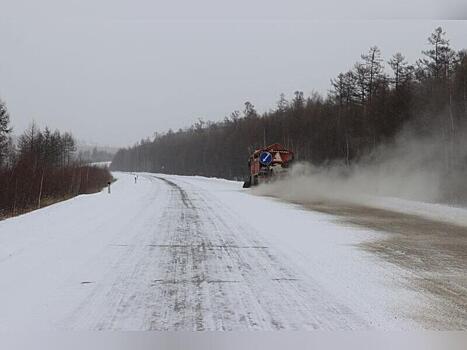 В Забайкалье очищают от снега федеральные трассы