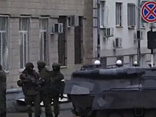 В центр Луганска введена бронетехника: видео