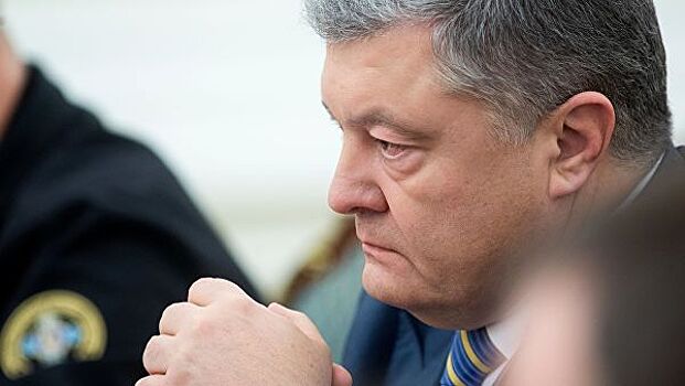 Олейник: Порошенко отрабатывает модель управления с участием военных