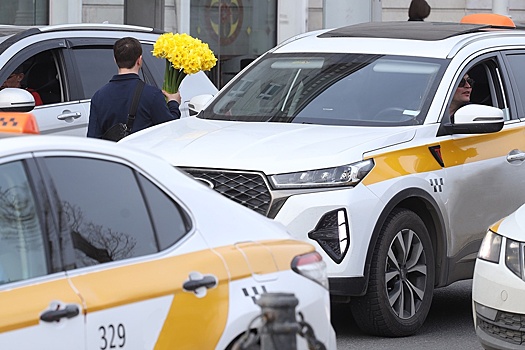 "Известия": В 2026 году рынку грозит лавина иномарок из такси