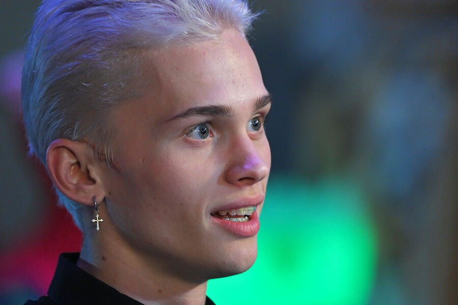 Даня Милохин продает две минуты разговора с самим собой за 9 тысяч рублей