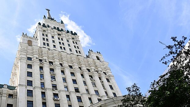 Названа стоимость квартир в знаменитых сталинских высотках в Москве