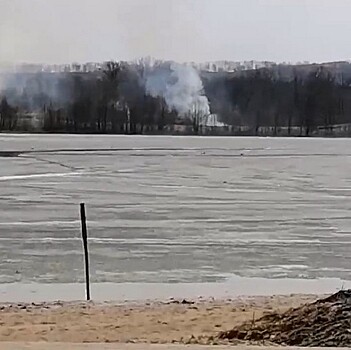 Загорание сухой травы на площади в полкилометра зафиксировали под Дзержинском