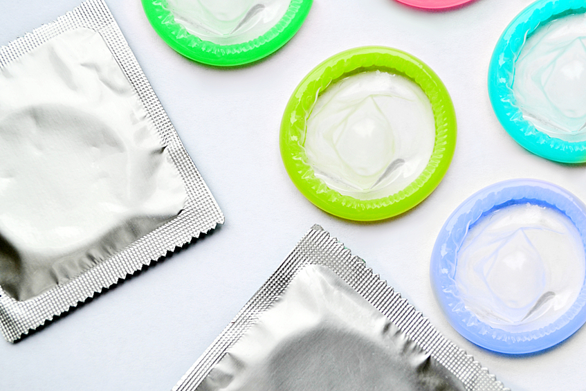 Под запрет попали презервативы, а вместе с ними женские тампоны и прокладки. Без комментариев.