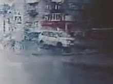 Видео: водитель иномарки протаранил толпу людей в Чебоксарах