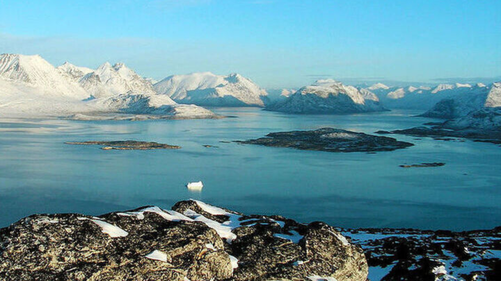 Призрачные фигуры: ученые нашли странности во льдах Гренландии