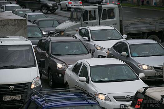 В центре Петербурга образовались километровые пробки: причины