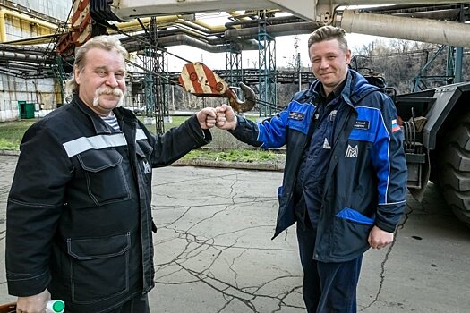 Герой Труда Александр Моторин носит "косуху" и обожает хард-рок