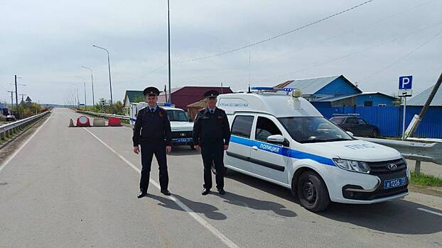 Правопорядок в населённых пунктах и на автодорогах в зоне паводка обеспечивают тюменские полицейские
