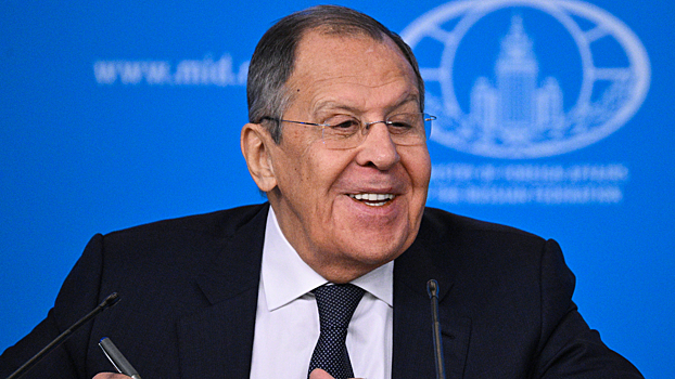 Лавров пошутил над журналистом после награждения