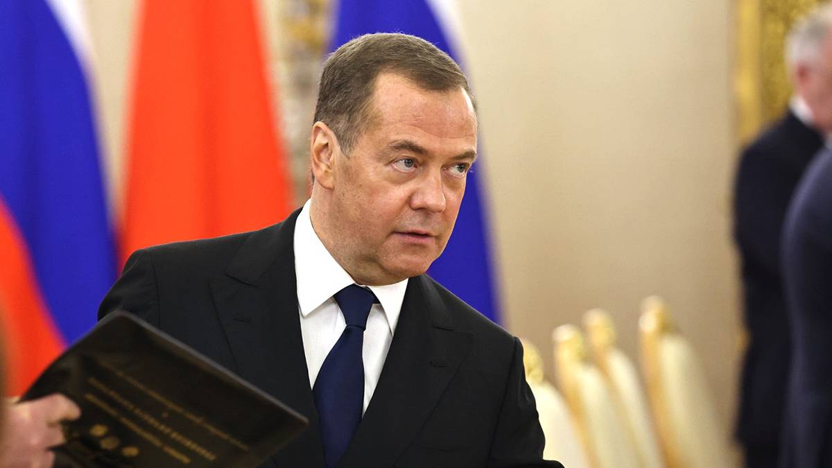 Медведев: За преступления на участках можно привлечь по статье о госизмене
