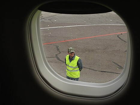 Пассажиров «Уральских авиалиний» пять часов не выпускали из самолета в Хельсинки