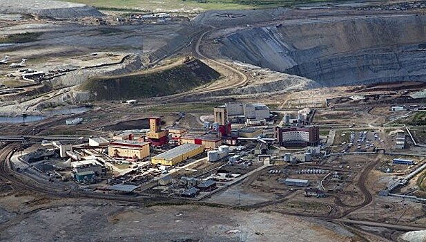 Спасатели наладили связь со 130 шахтерами в руднике "Мир"