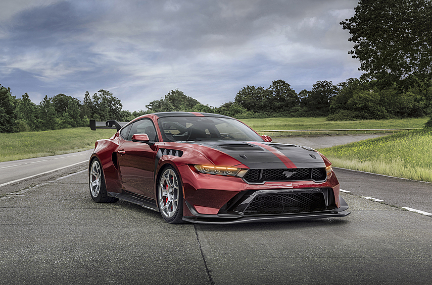 Mustang GTD. Американцы давно мечтали пройти опасную и сложную гоночную трассу Нюрбургринг на отечественном автомобиле менее чем за семь минут. Увы, великую цель не осилил Viper и Corvette, зато ее достиг… Mustang (6 минут 57,685 секунд). Правда, очень необычный — он глобально отличается от стандартного фастбека и является мощнейшим дорожным пони-каром «Форд» в истории. Компрессорный V8 объемом 5,2 литра раздут до 826 л.с. и 900 Нм!
