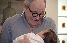 78-летний Эммануил Виторган впервые показал новорожденную дочь