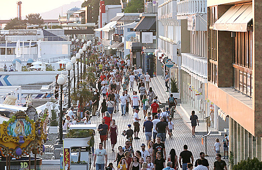 «По цене Мальдив»: черноморские курорты перегружены