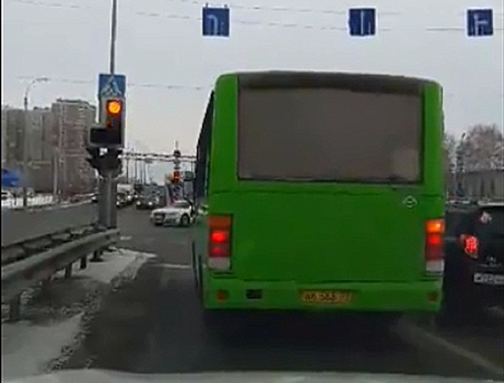 Тюменец пожаловался водителя автобуса, нарушившего ПДД, но в Госавтоинспекции с ним не согласились